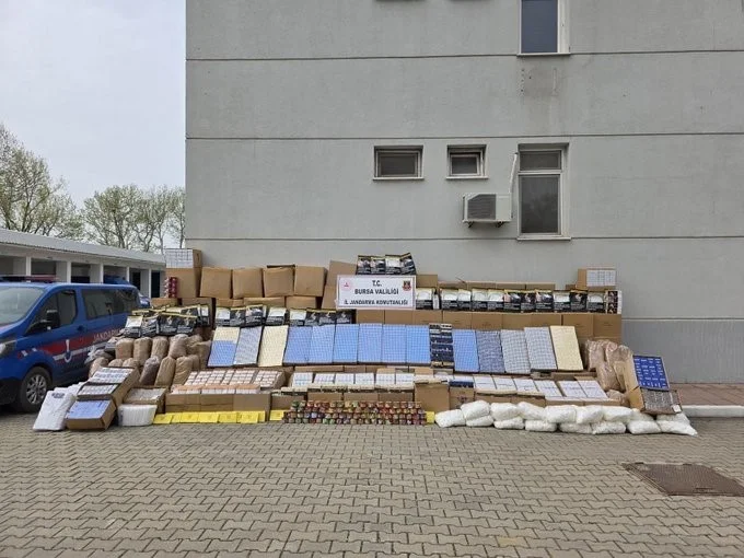 Dev operasyonda depo ve araçlardan servet çıktı!