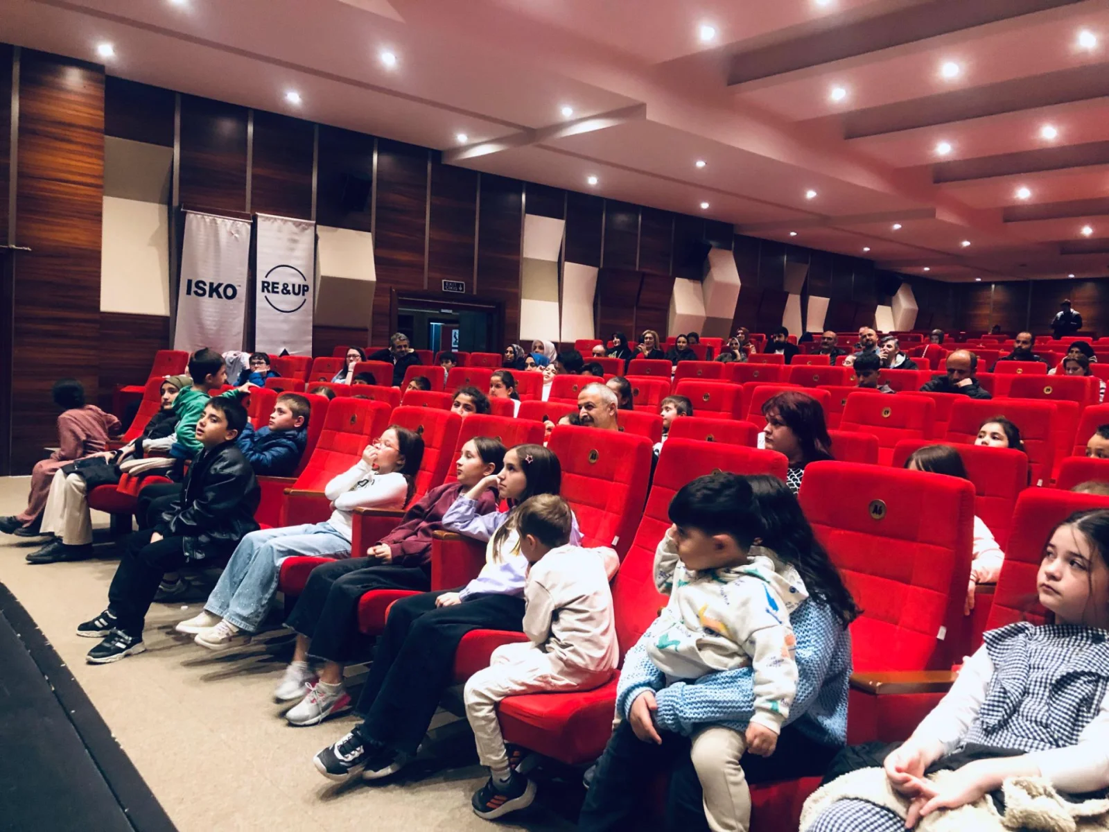 İnegöl'de İSKO’dan çocuklara 23 Nisan sürprizi