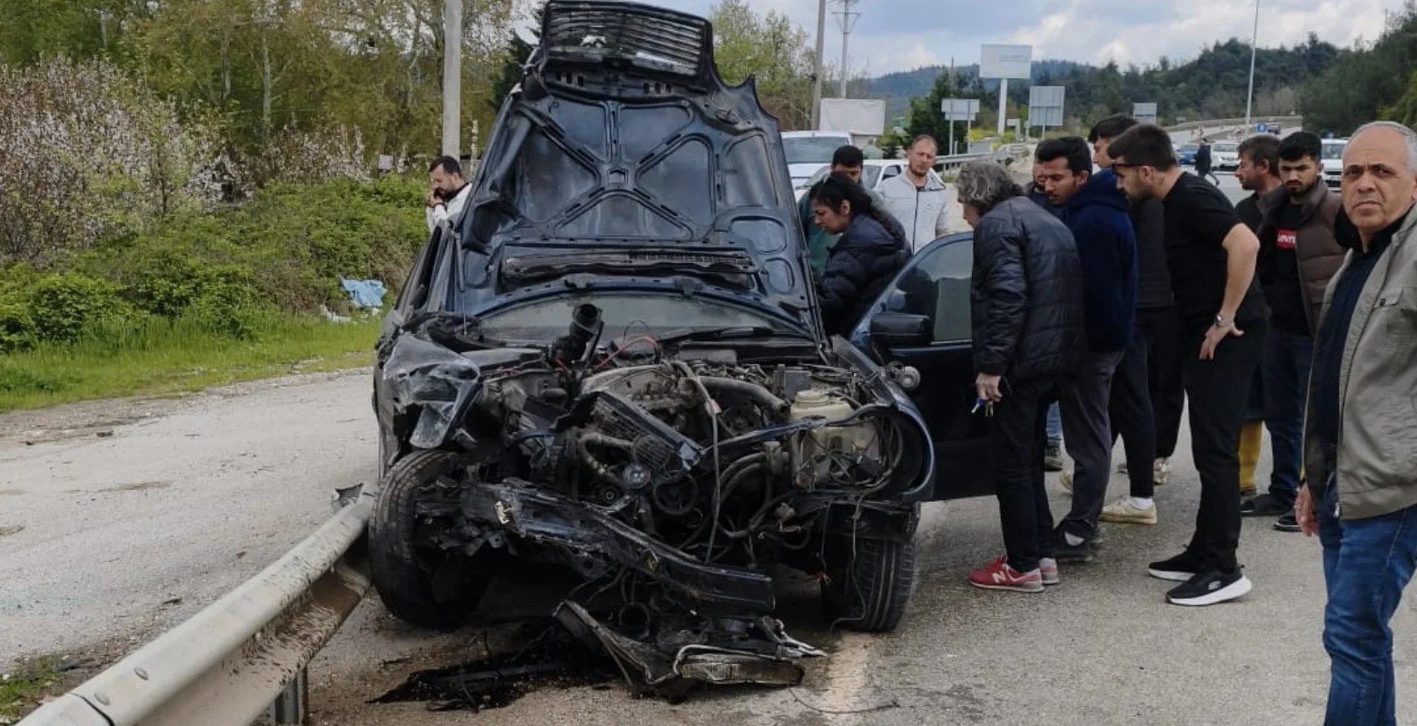 İnegöl-Bursa yolunda feci kaza! Hurdaya döndü