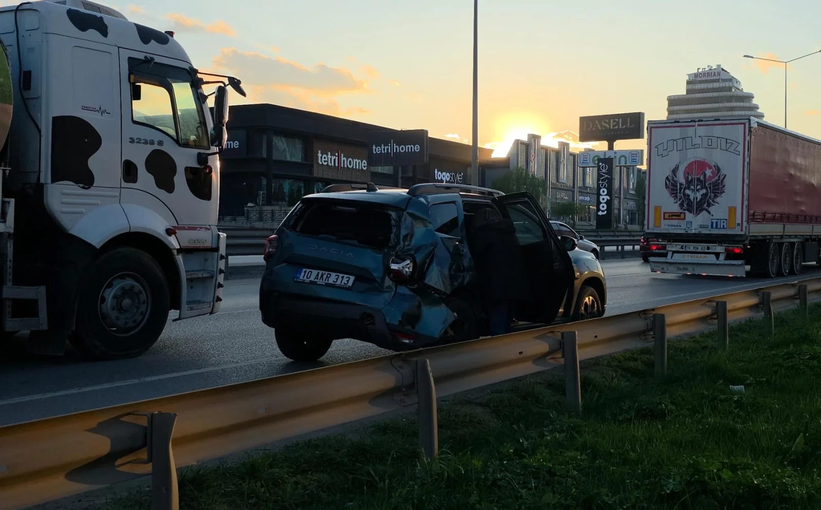 İnegöl çıkışında korkutan kaza; 2 yaralı