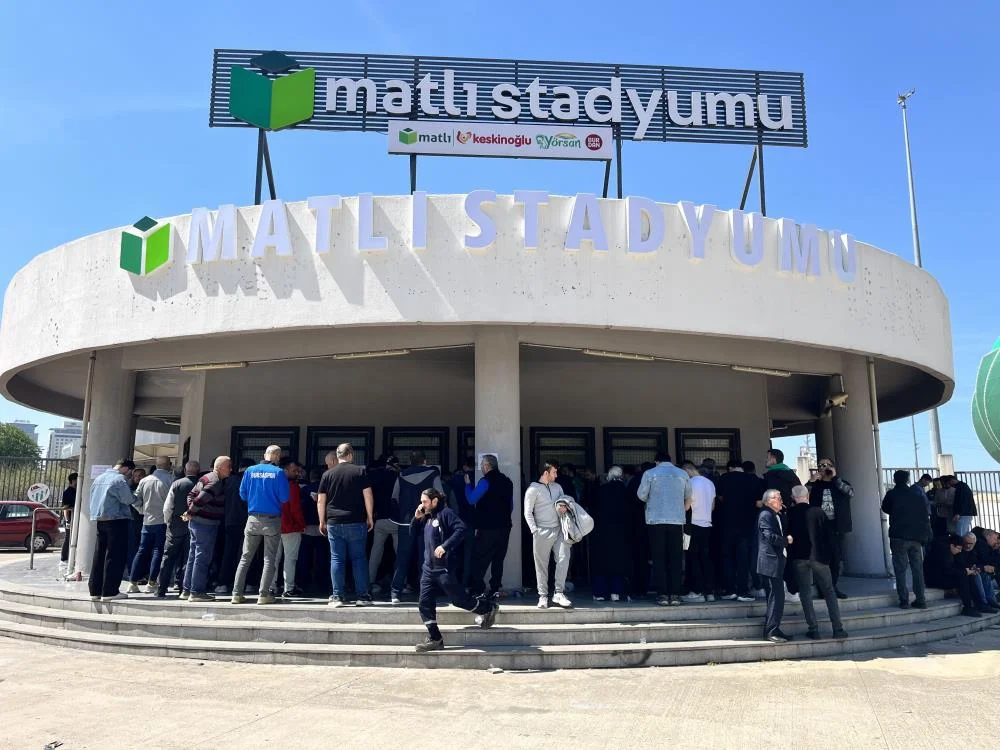 Bursaspor kombine satışında saatler süren kuyruk