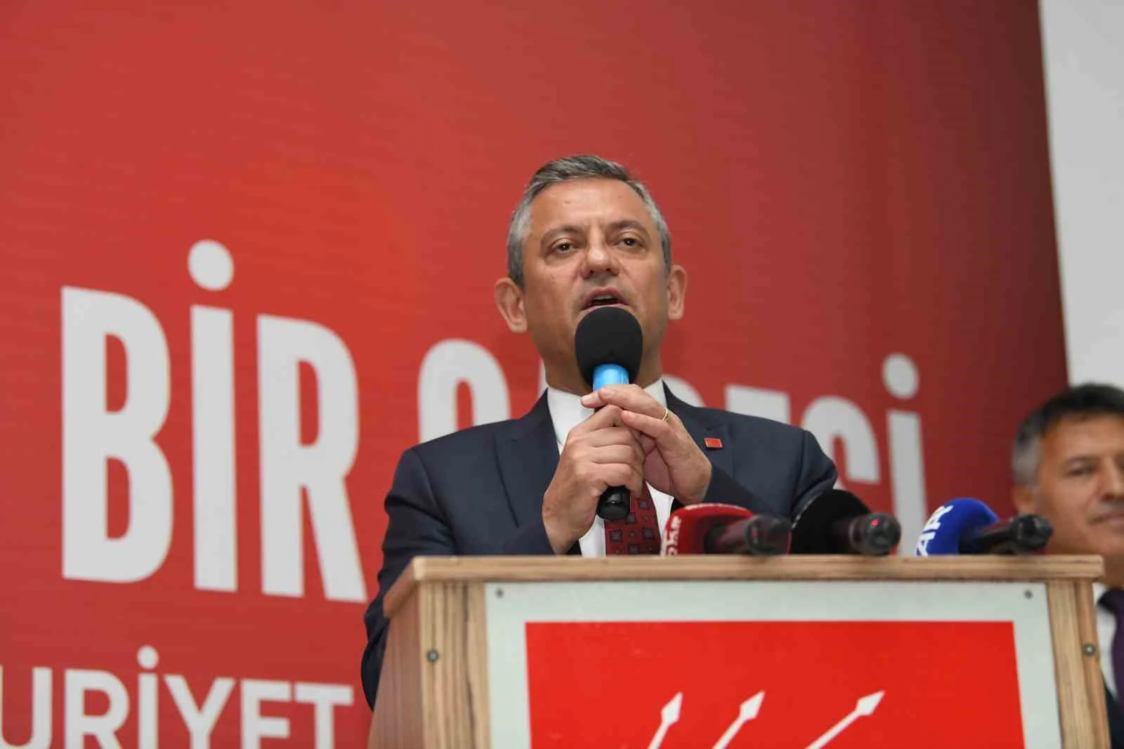 Özgür Özel’den Cumhur İttifakı’na ara seçim ve istifa çıkışı