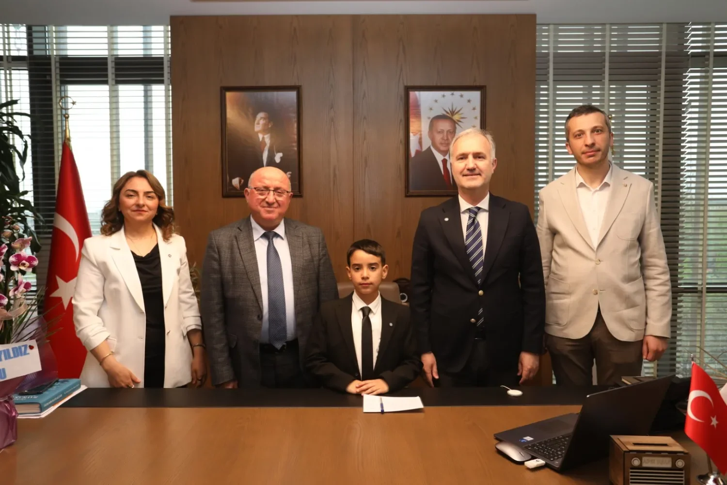 Başkan Taban koltuğunu Umut Alp Yiğit'e devretti