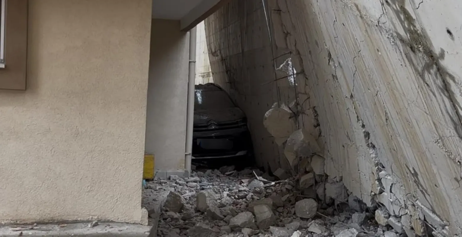 İstinat duvarı çöktü! Binalar tahliye edildi