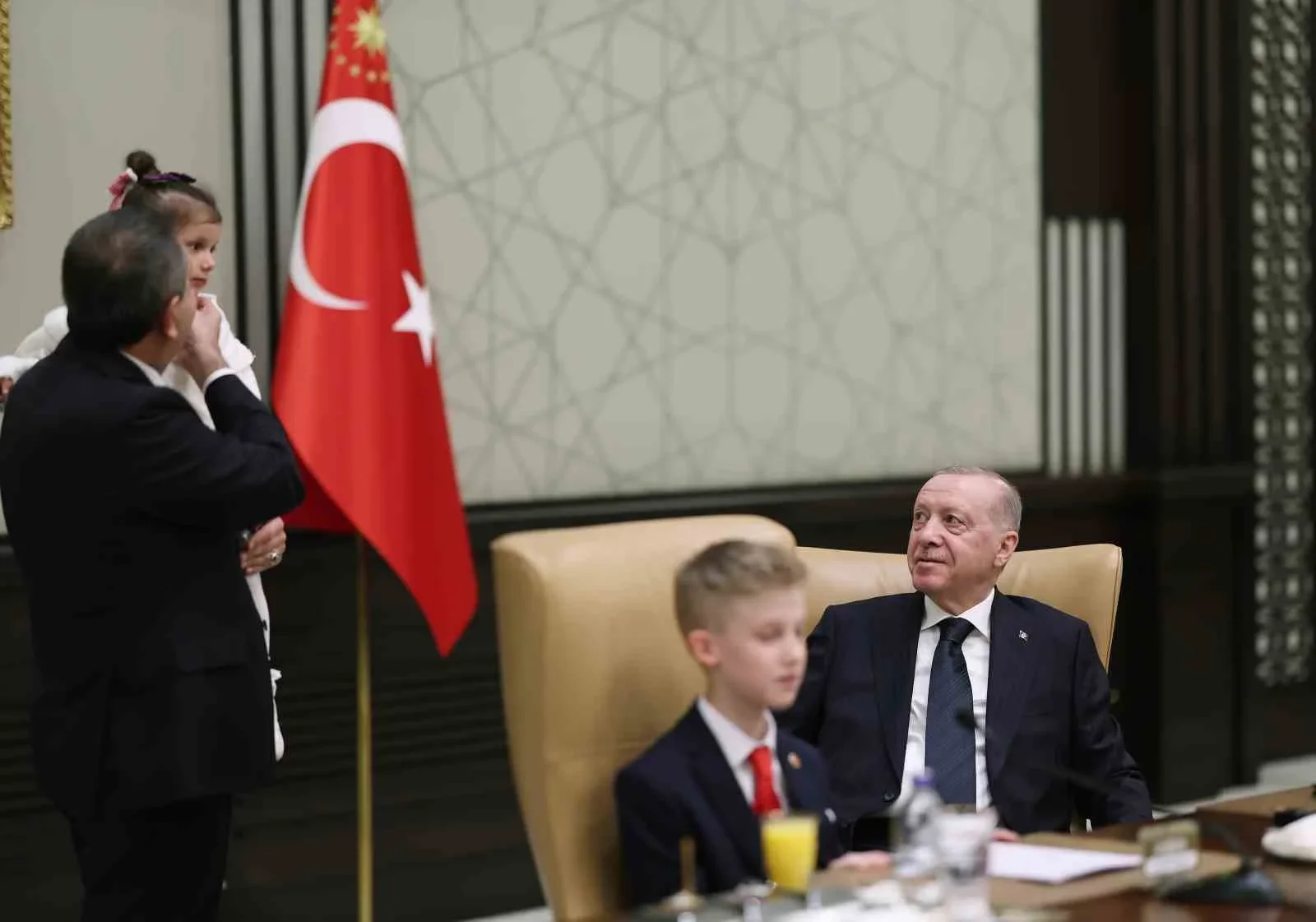 Cumhurbaşkanı Erdoğan, 23 Nisan’da koltuğunu Civan Boran'a devretti