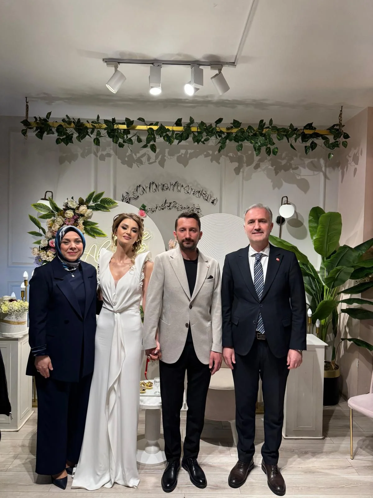 Genç Çiftin Nişan Törenine Alper Taban ve Eşi de Katıldı