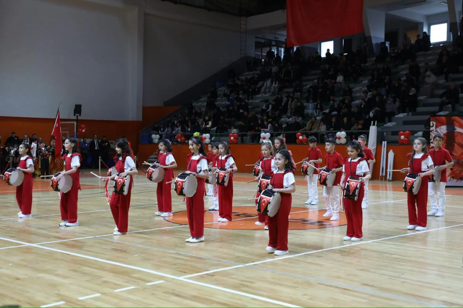 İnegöl’de 23 Nisan Bayramı coşkuyla kutlandı