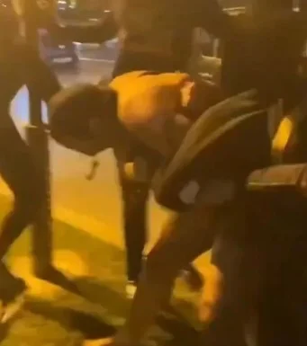 El ele yürüyen eşcinsel çift saldırıya uğradı