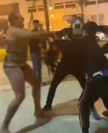 El ele yürüyen eşcinsel çift saldırıya uğradı