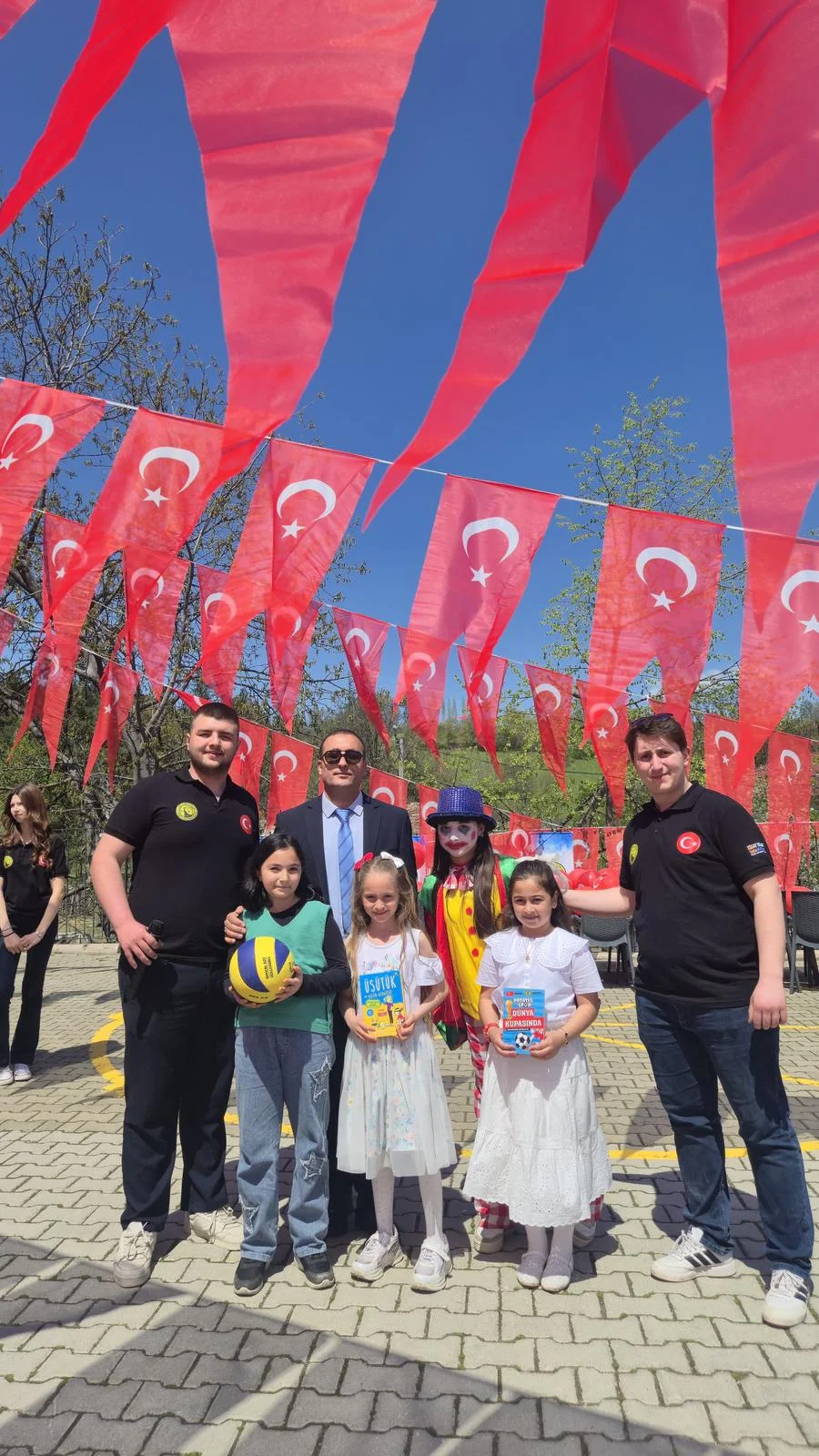 İnegöl Rumeli Derneği’nden 23 Nisan'a yakışır çoşku