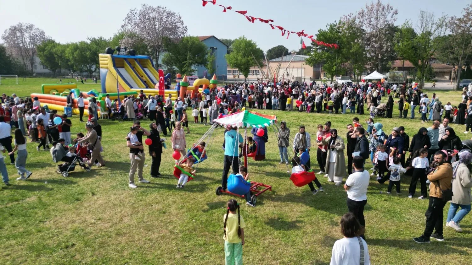 İnegöl’de 23 Nisan şenliği devam ediyor