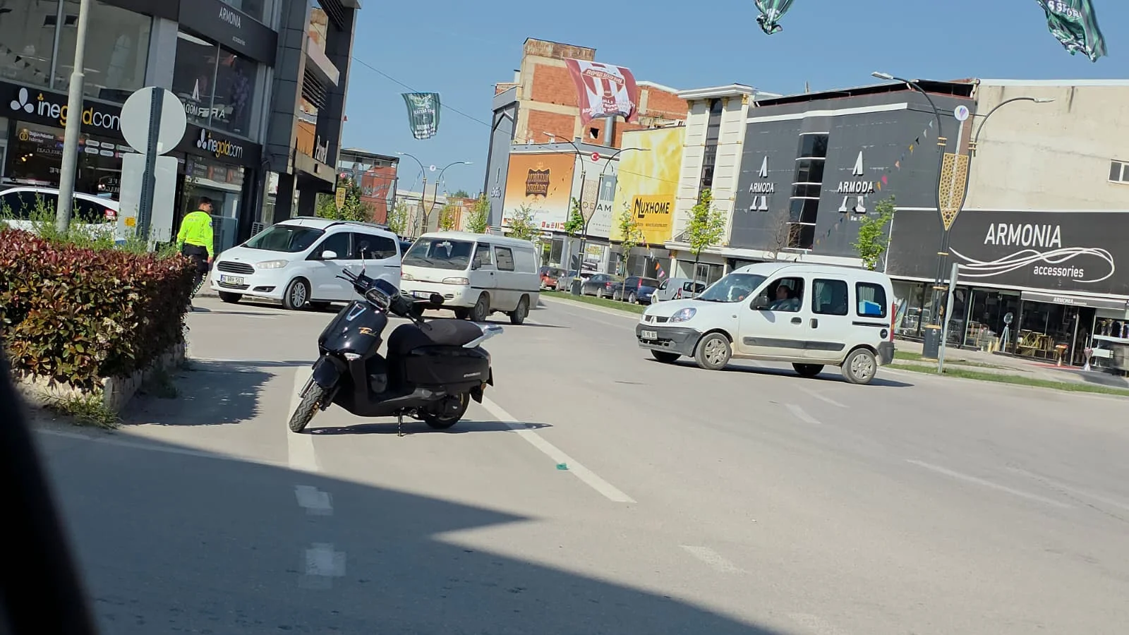 İnegöl'de korkutan kaza! Sürücü hastaneye kaldırıldı