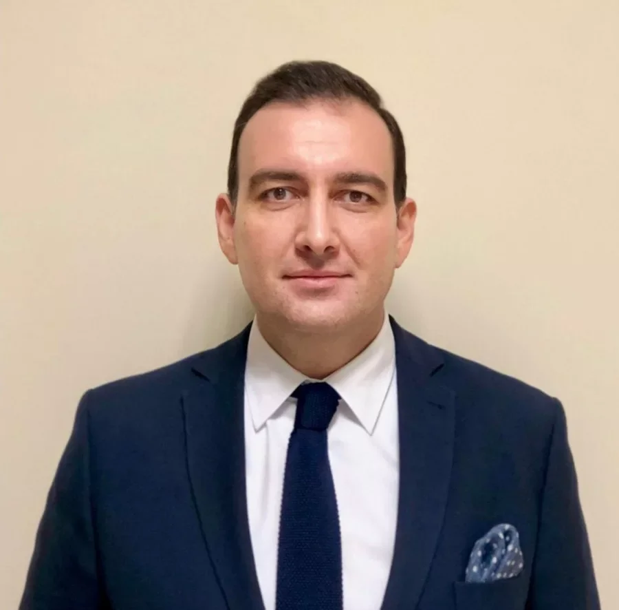 Büyükşehir’de koltuklar değişiyor! Taşkesen göreve başladı