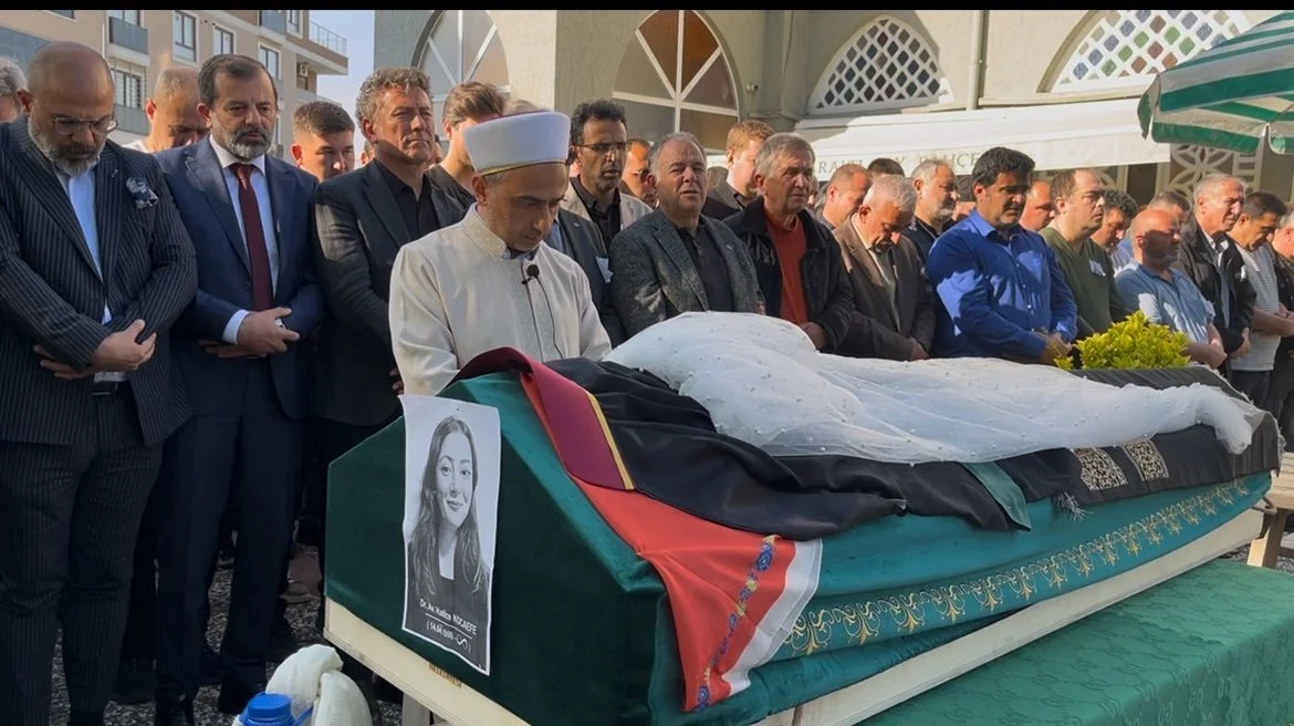 Cinayet kurbanı avukat Hatice Kocaefe duvağıyla son yolculuğuna uğurlandı