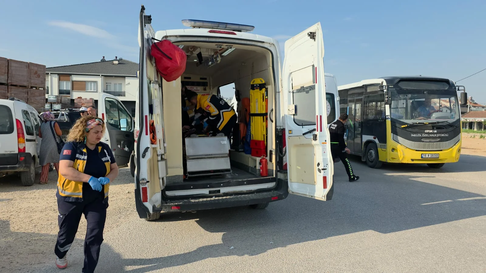 İnegöl'de korkutan kaza! 3 kişi hastanelik oldu