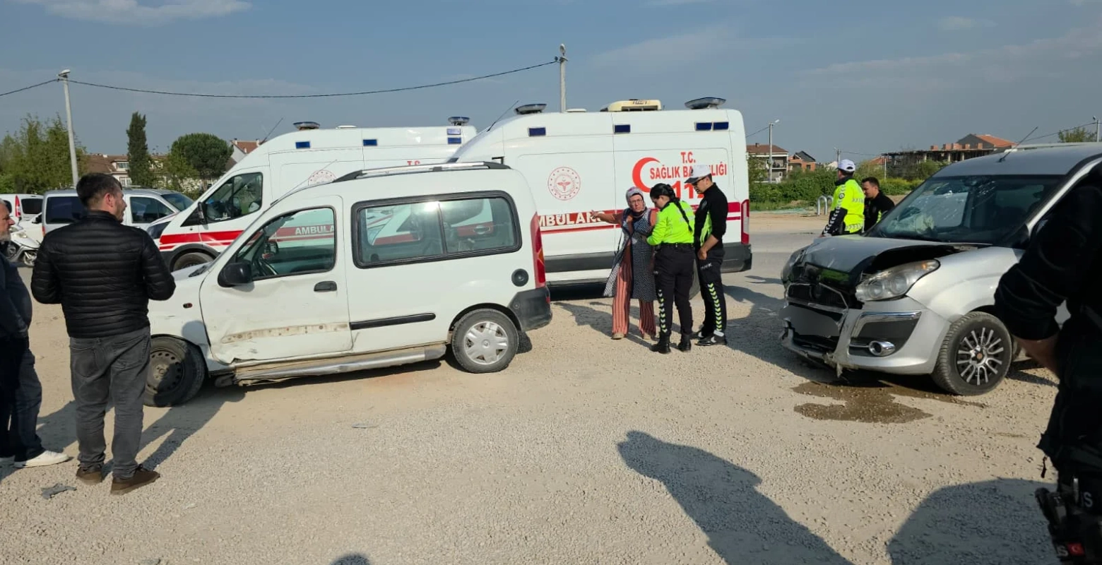 İnegöl'de korkutan kaza! 3 kişi hastanelik oldu