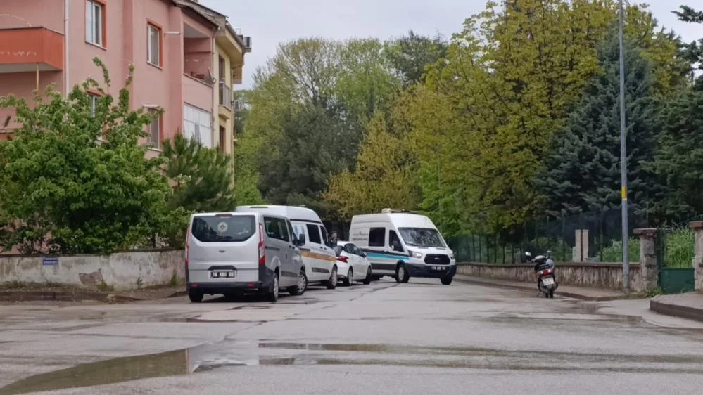 İnegöl’de fen bilimleri öğretmeni evinde ölü bulundu