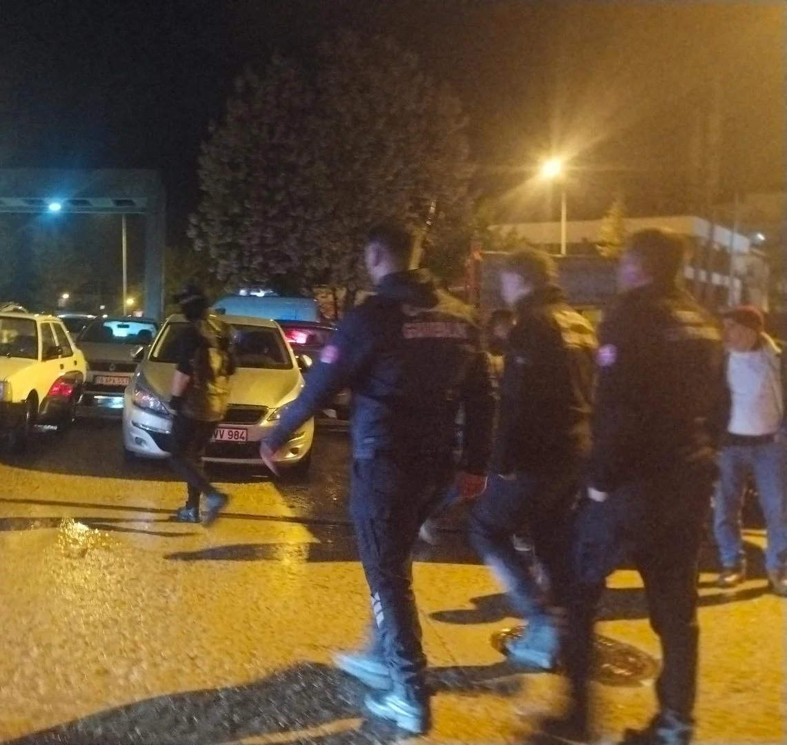 İnegöl'de acil serviste maskeli, bıçaklı panik