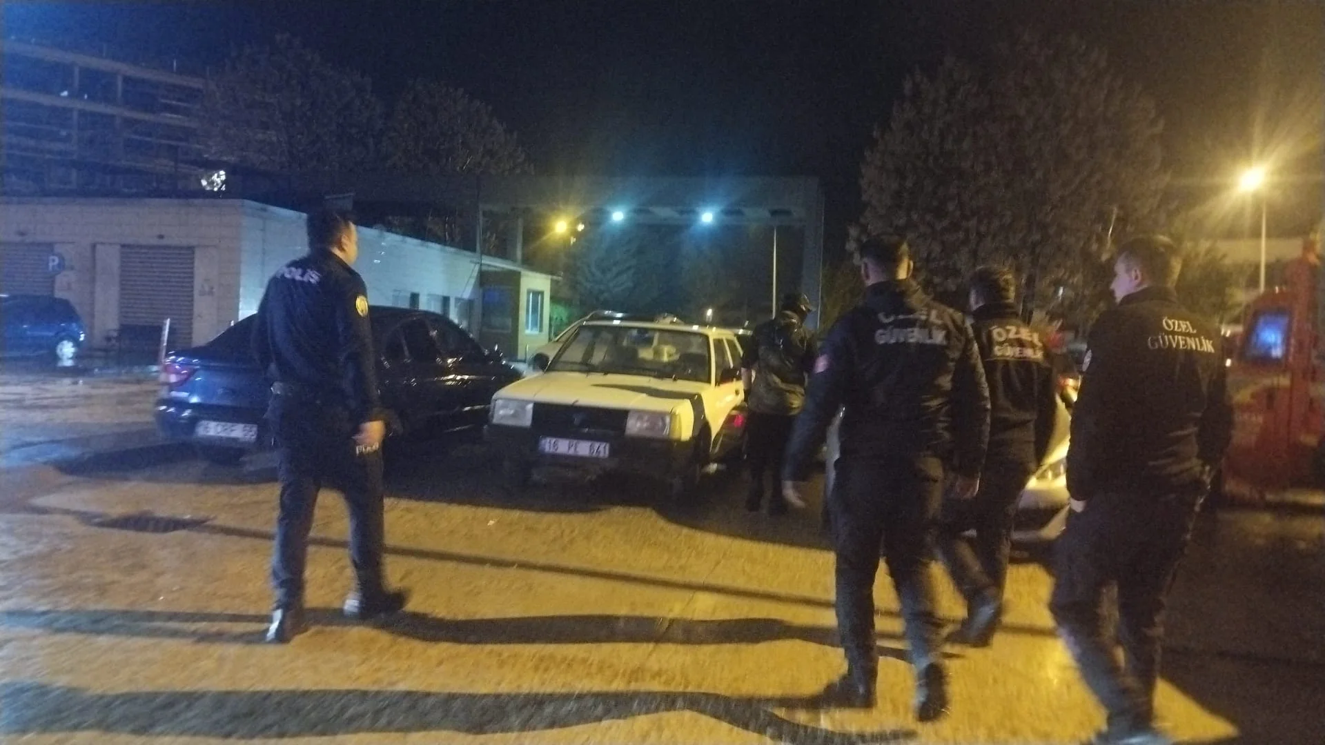 İnegöl'de acil serviste maskeli, bıçaklı panik