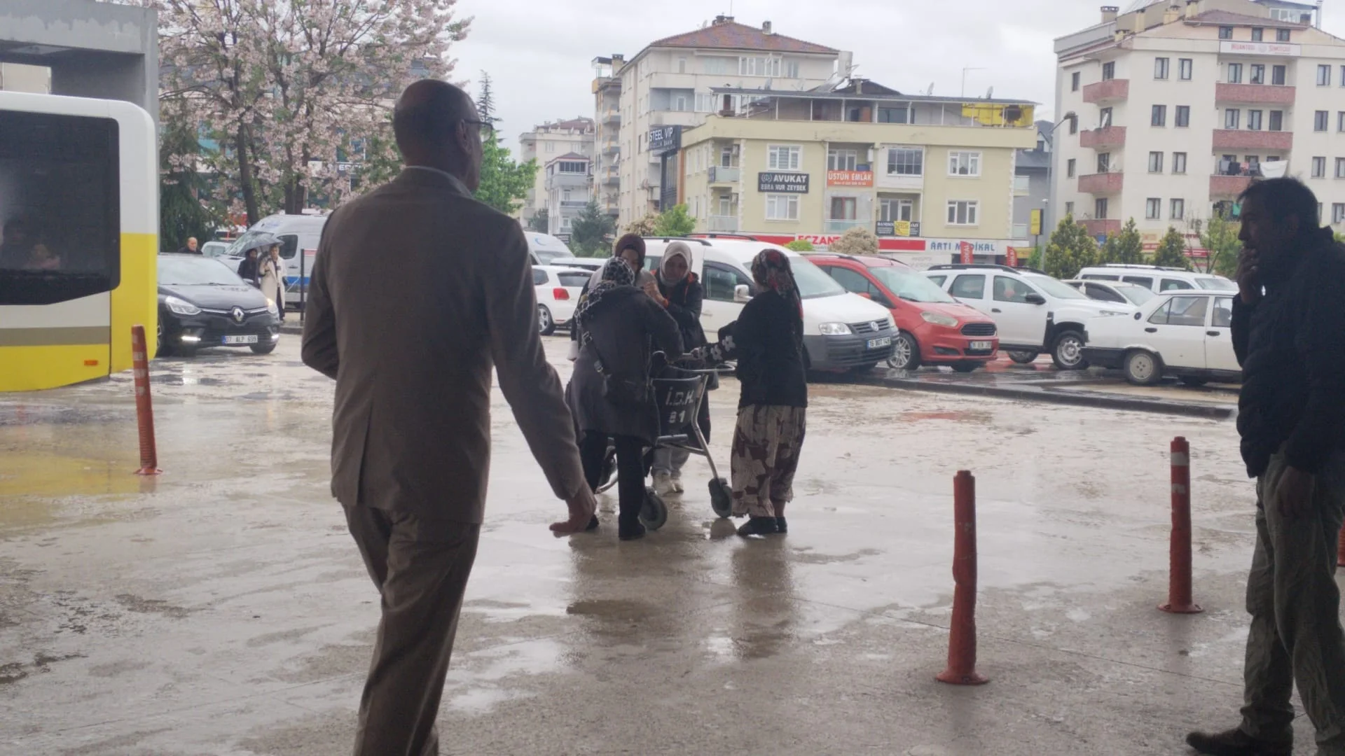 İnegöl'de panik dolu anlar! Acile yetiştirdi