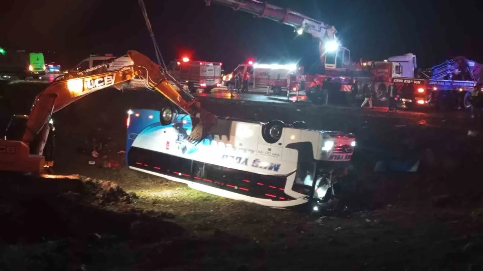 Malatya'da yolcu otobüsü devrildi: 4 ölü