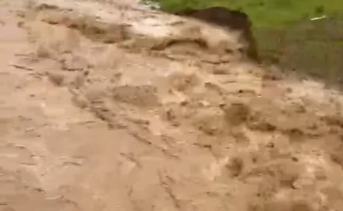 İnegöl’de sağanak yağış dere taşkınlarına yol açtı