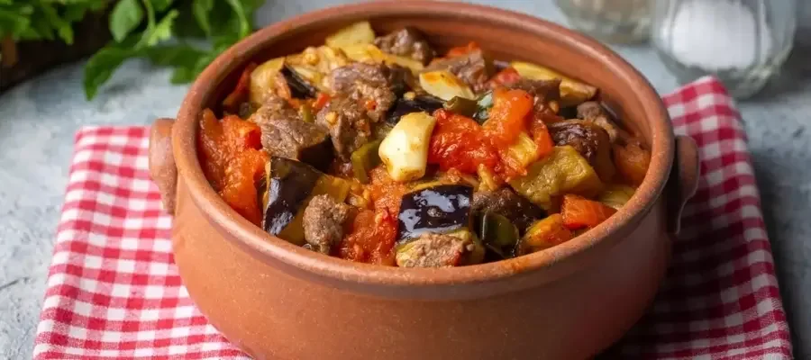 Fırında etli güveç tarifi ve malzemeleri adım adım