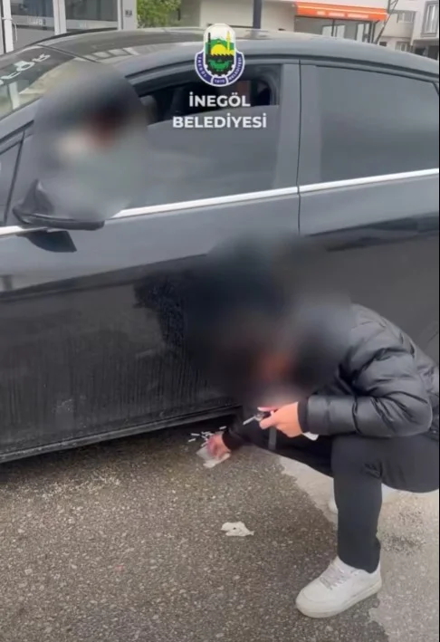 İnegöl'de hem pisliğini temizledi, hem de ceza yedi