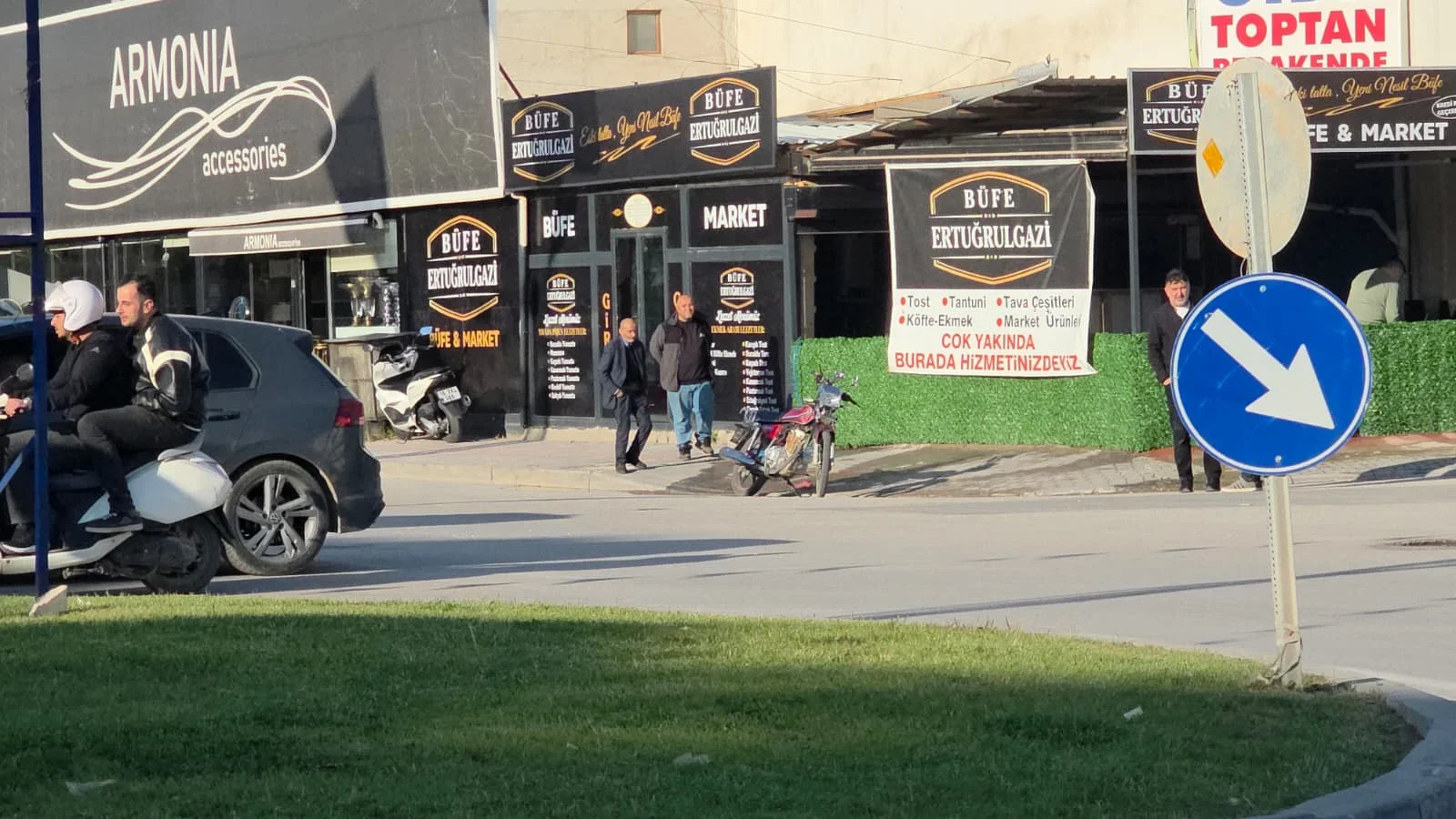 İnegöl’de servis minibüsü ile motosiklet çarpıştı: 1 yaralı