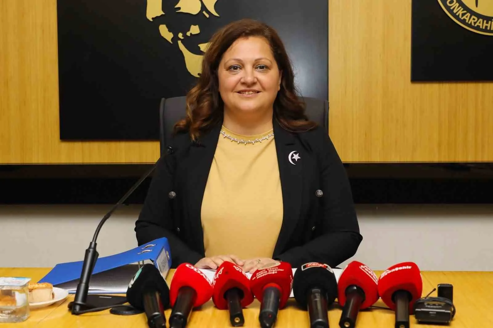 Afyonkarahisar Belediye Başkanı Burcu Köksal kimdir, AK Partiye mi geçti?