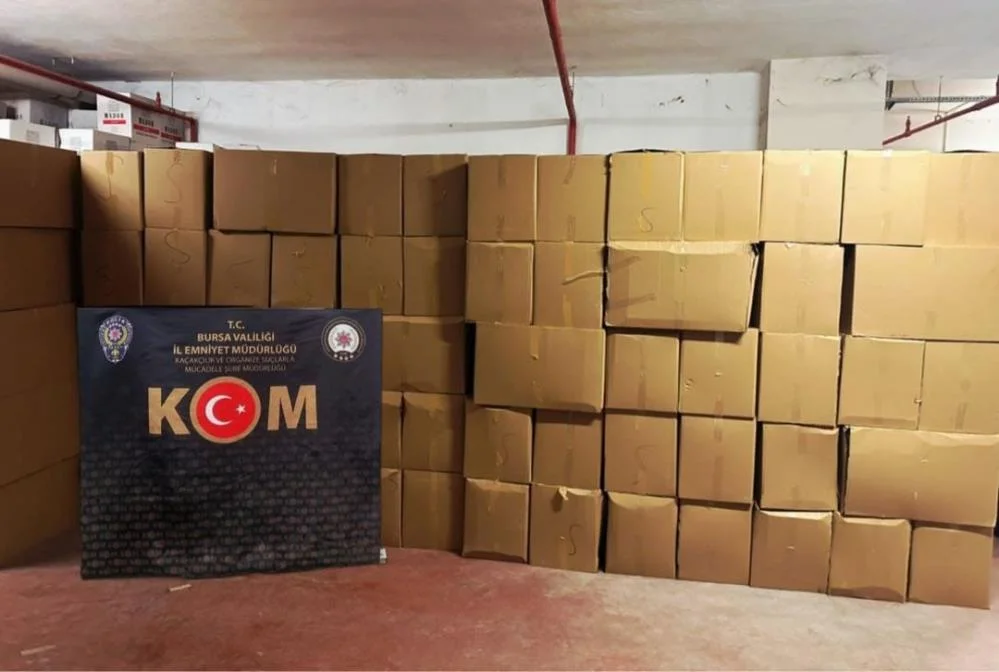 KOM ekiplerinden dev baskın! 3 milyon ele geçirildi
