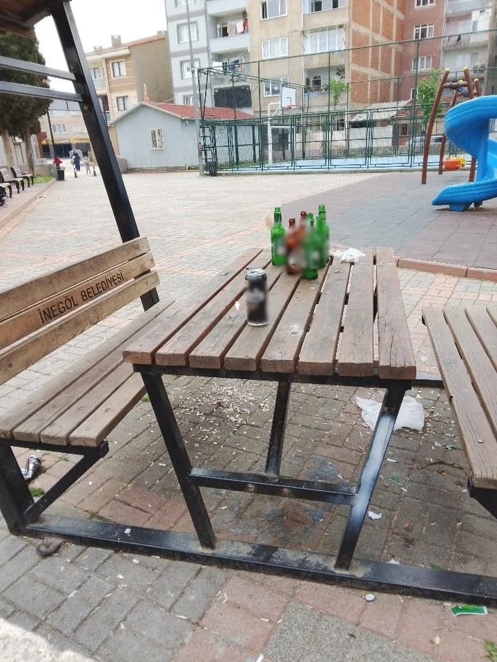 İnegöl'de çocuk parkında skandal görüntü