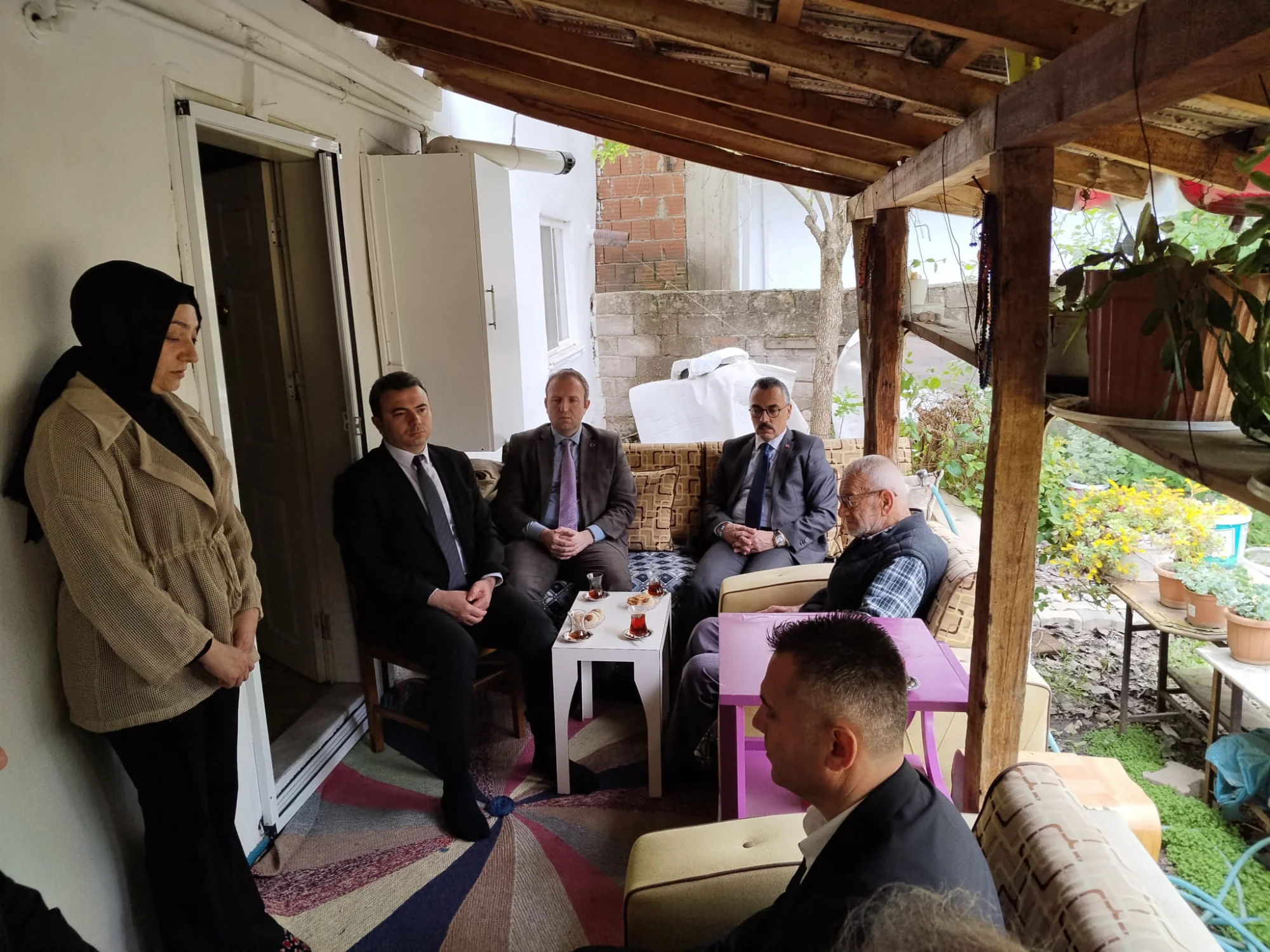 İnegöl'de şehit ailesine taziye ziyareti