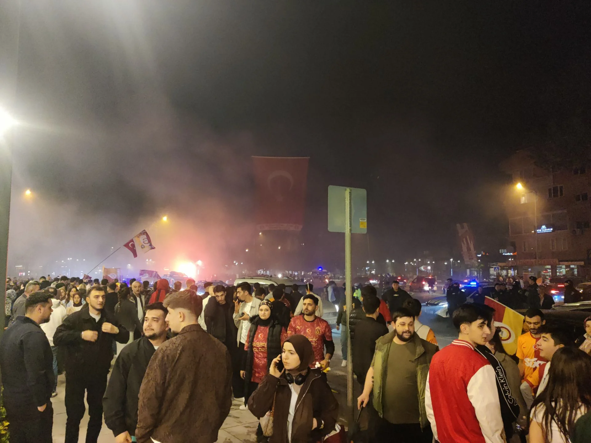 İnegöl'de Galatasaray'ın 26 şampiyonluk coşkusu
