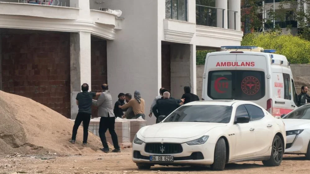 İnegöl’de Şantiye Savaş Alanına Döndü 5 Kişi Yaralandı İnegöl’de Şantiye Savaş Alanına Döndü 5 Kişi Yaralandı