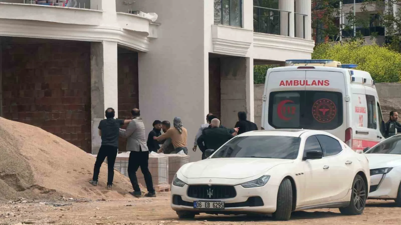 İnegöl’de Şantiye Savaş Alanına Döndü 5 Kişi Yaralandı
