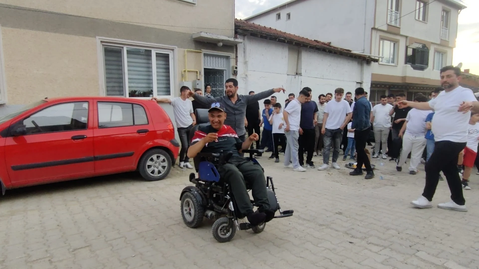 Hüseyin’in Askerlik Hayali İnegöl’de Gerçek Oldu Hüseyin’in Askerlik Hayali İnegöl’de Gerçek Oldu