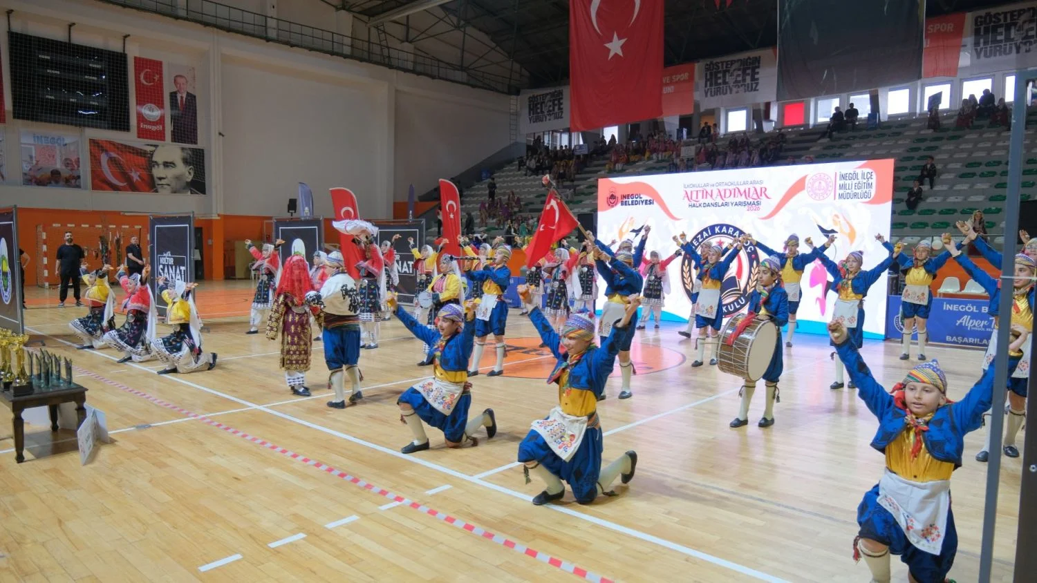 İnegöl'de Altın Adımlar Yarışması'nda ödüller sahiplerini buldu
