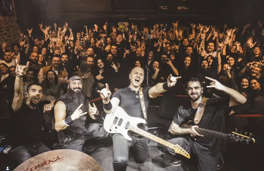 Türk rock müziğinin önemli ismi Demir Demirkan kimdir, kaç yaşında, nereli, hangi projelerde yer aldı?