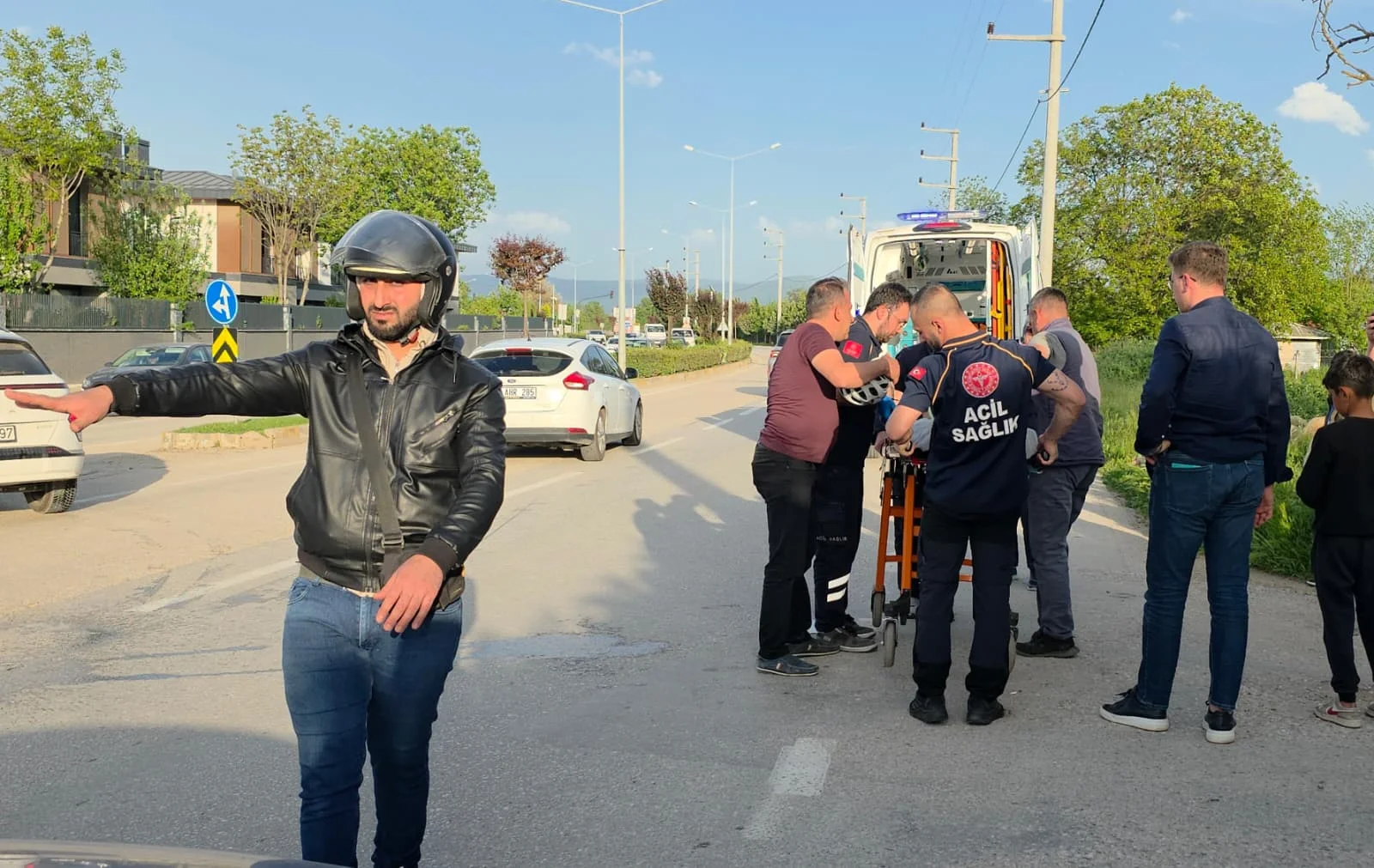 İnegöl’de ana yola çıkan bisiklet sürücüsü yaralandı