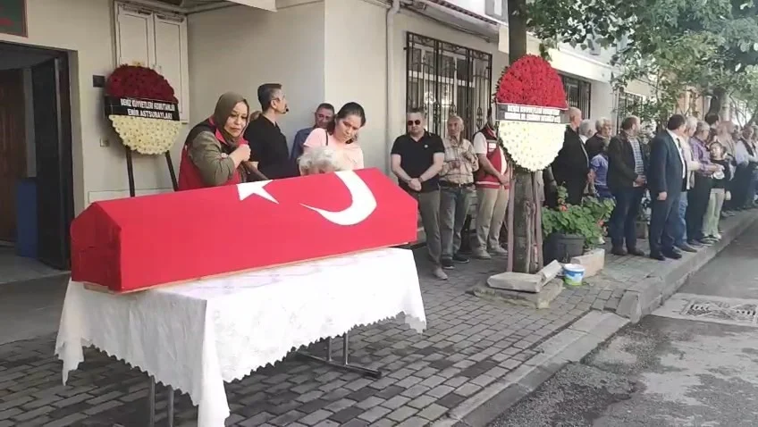 Gözyaşlarıyla son yolculuğuna uğurlandı!