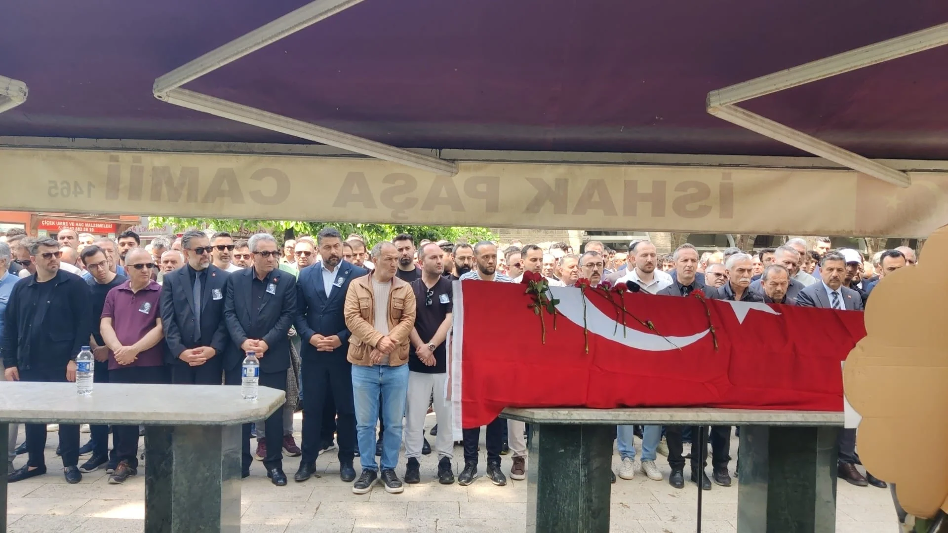 İnegöl’ün Sevilen Eğitimcisi Yazdan Taşdemir Son Yolculuğuna Uğurlandı