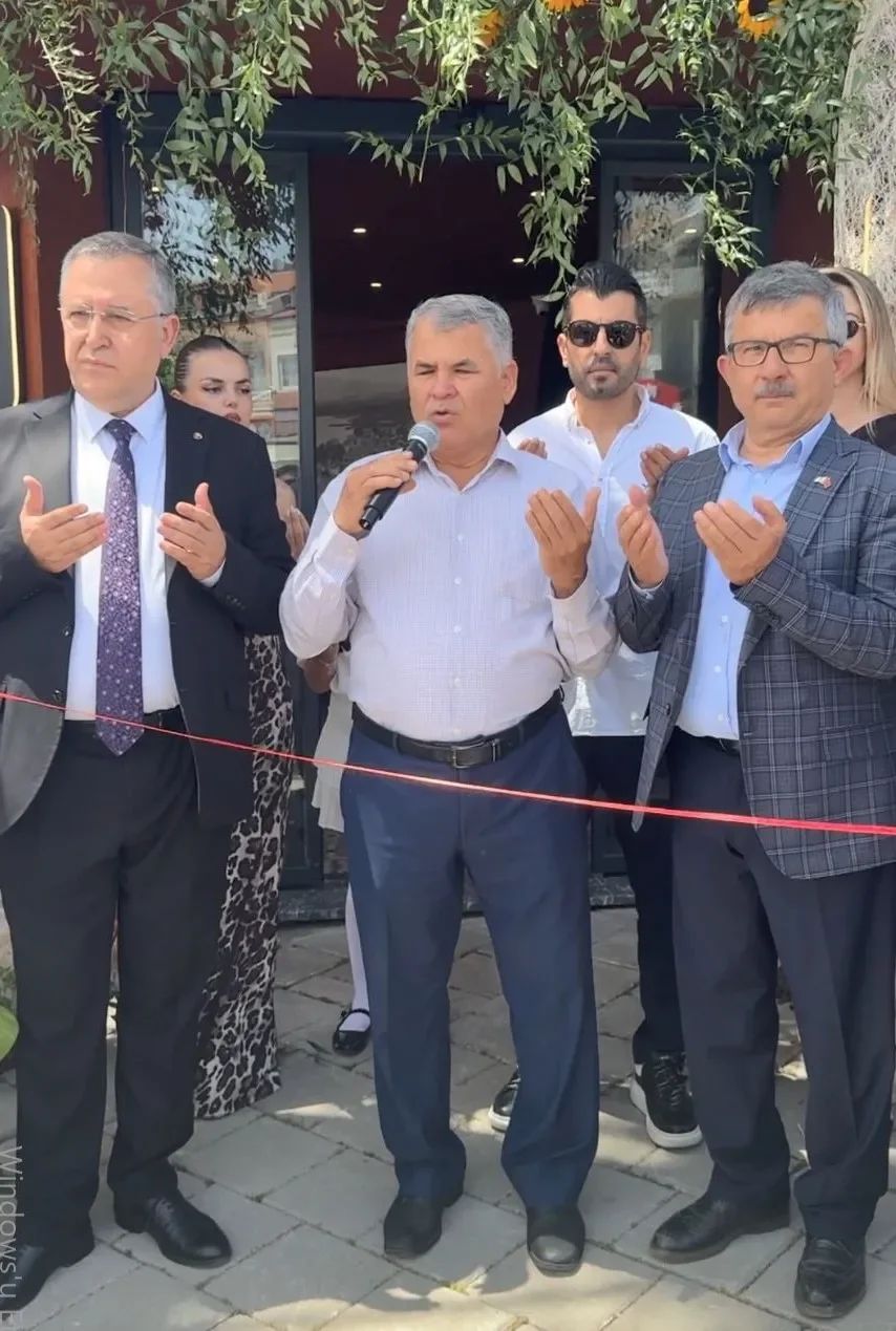 Bu kadarına da pes! Meyhanenin açılışını dualarla yaptılar