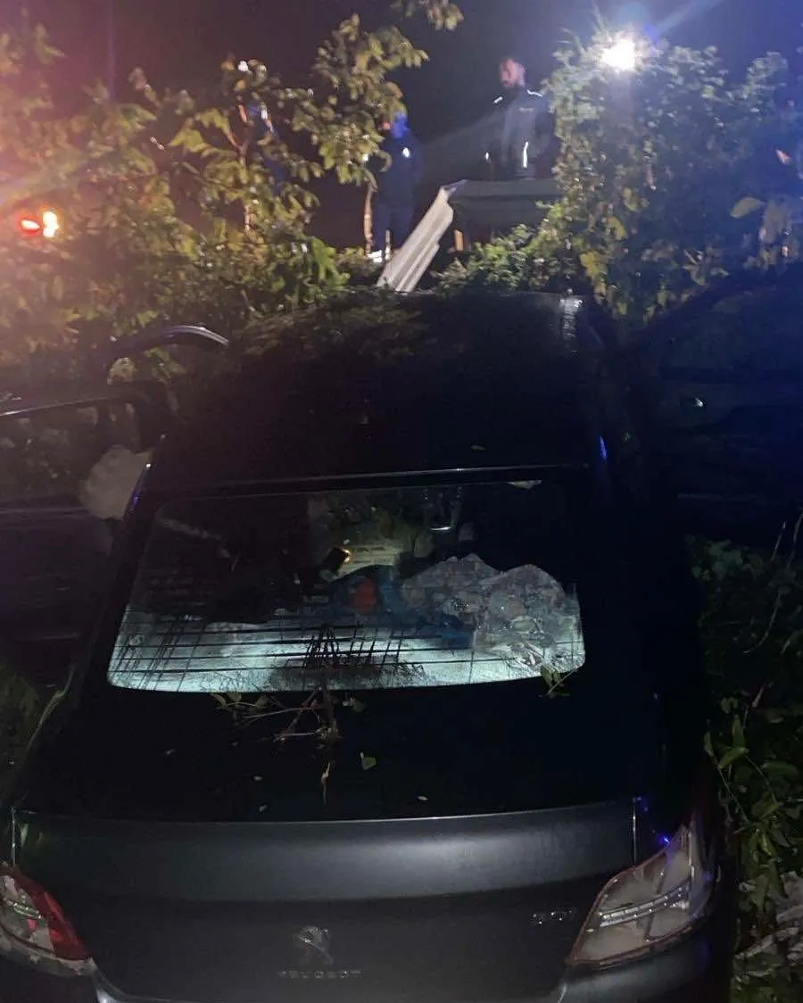 İnegöl’de otomobil tarlaya uçtu: 4 yaralı
