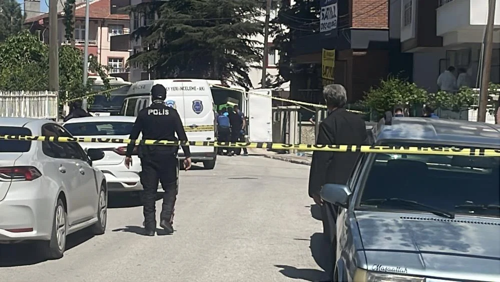 Hukuk öğrencisi anne-babasını öldürdü