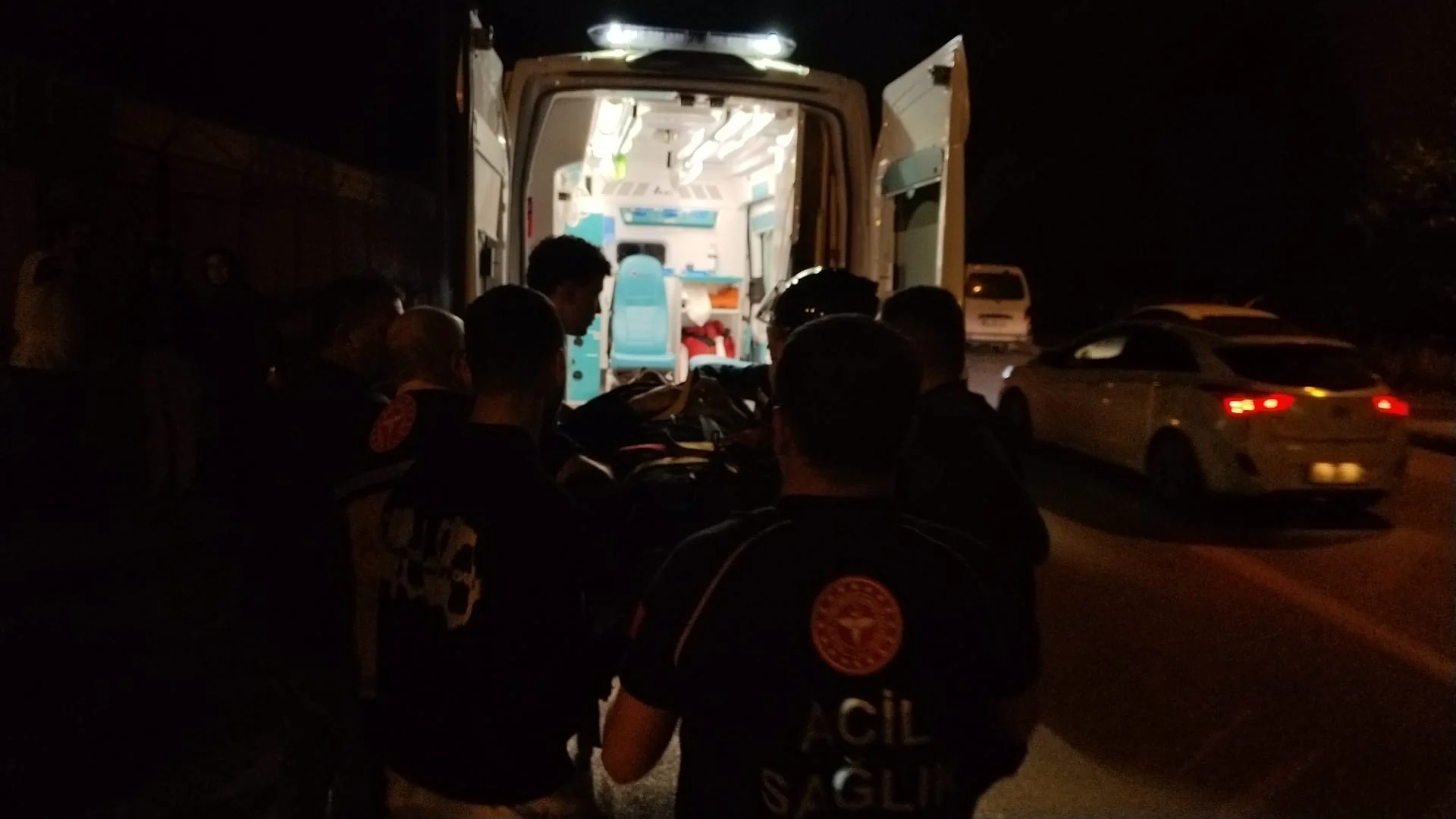 İnegöl'de kontrolden çıkan otomobil duvara çarptı
