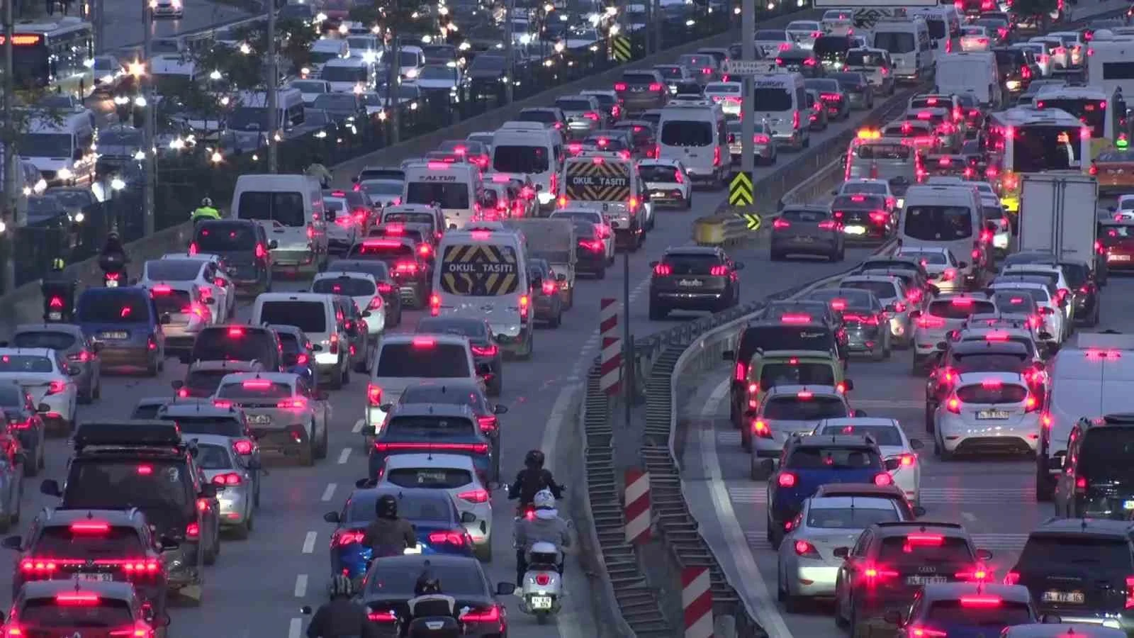 İstanbul’da 18 Mayıs trafik yoğunluğu: Hangi yollarda araçlar yavaşladı?