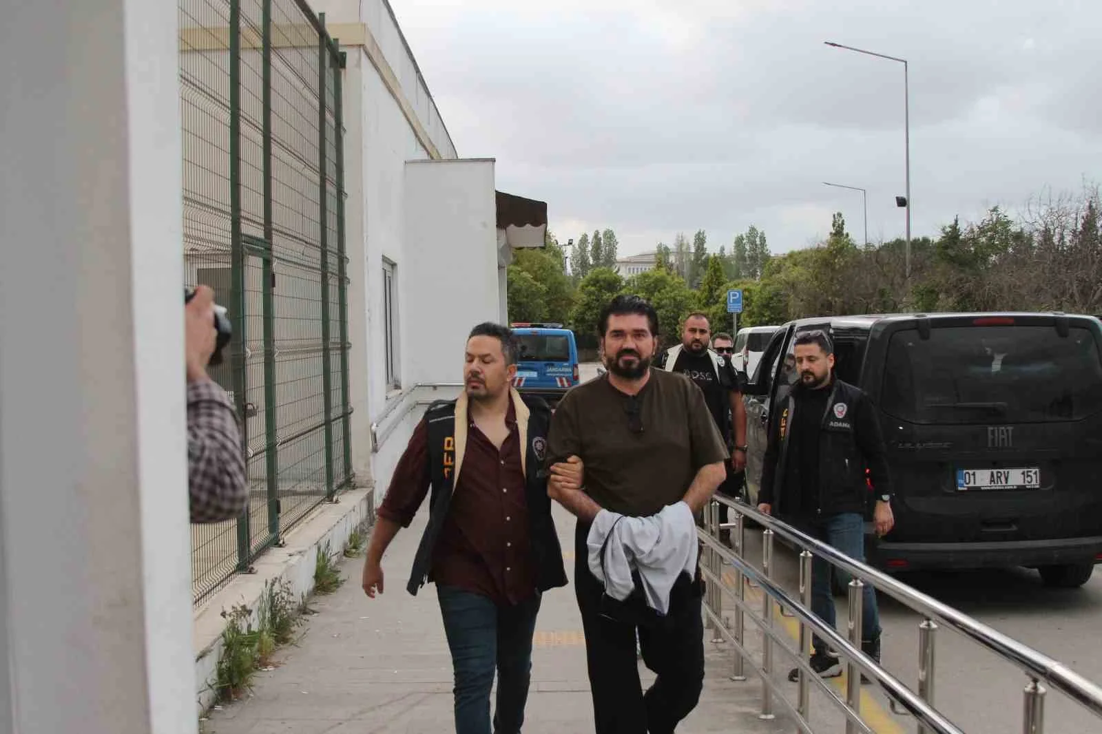 Rasim Ozan Kütahyalı yasa dışı bahis soruşturmasında tutuklandı