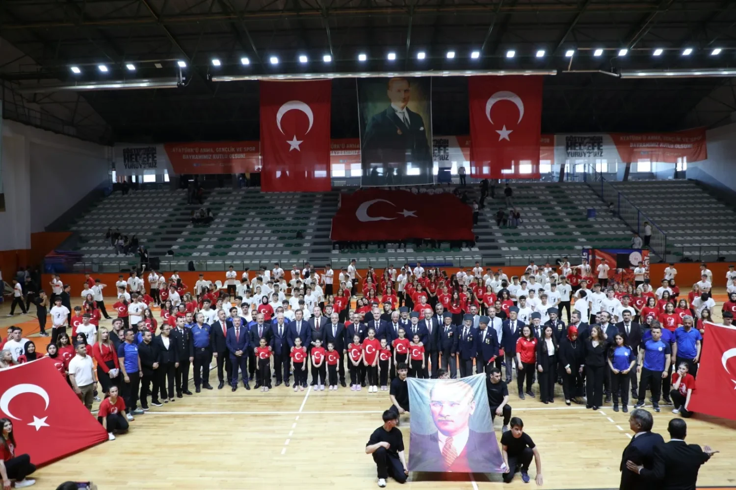 19 Mayıs İnegöl’de coşkuyla kutlandı