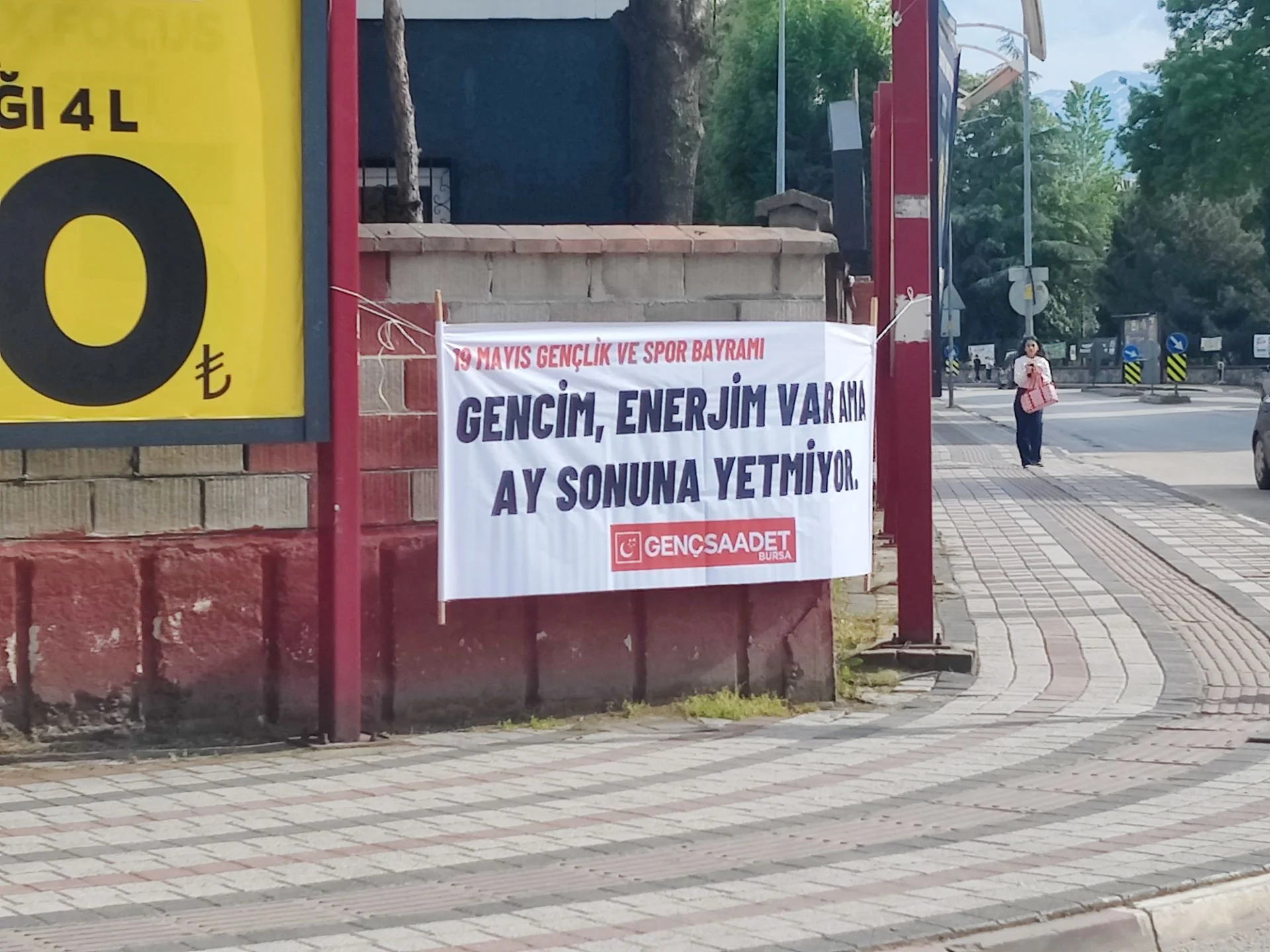 İnegöl’de Saadet Partisi’nden Dikkat Çeken 19 Mayıs Pankartı